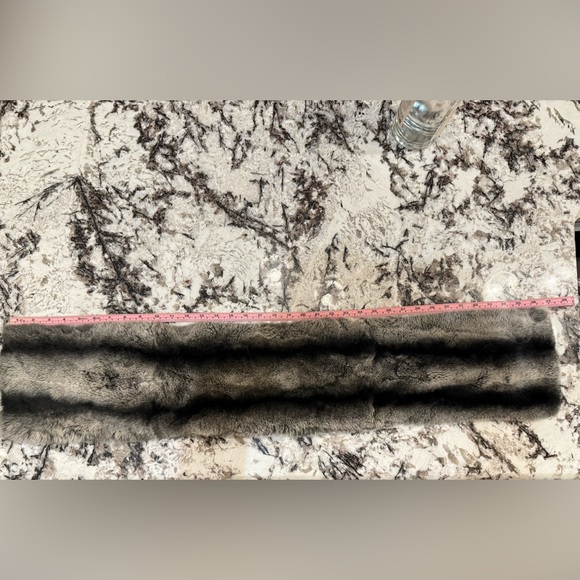 Real Fur Pull-Through Scarf Michael Kors 

• 100% Rex Rabbit - Picture 15 of 15